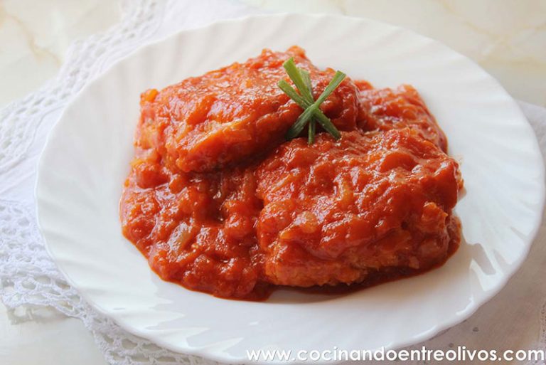 Bacalao encebollado con tomate Receta típica del Viernes Santo en Jaén