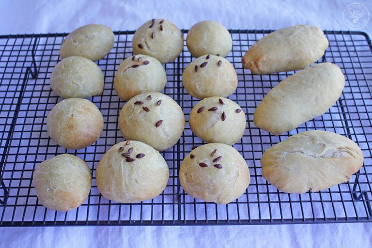 Bollitos De Pan O Panecillos Con Aceite De Oliva Virgen Extra Y