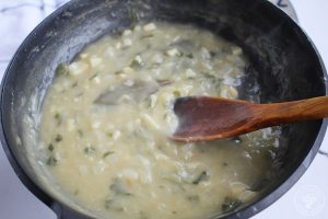 Almejas En Salsa Verde Cocinando Entre Olivos