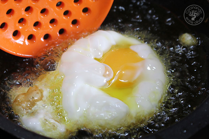 Receta de Habas con cebolleta y huevos fritos