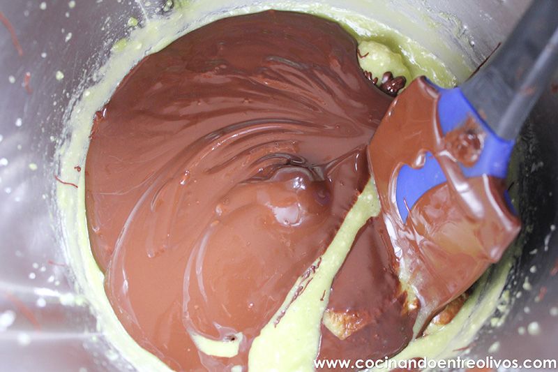 Brownie de aguacate receta www.cocinandoentreolivos.com (4)