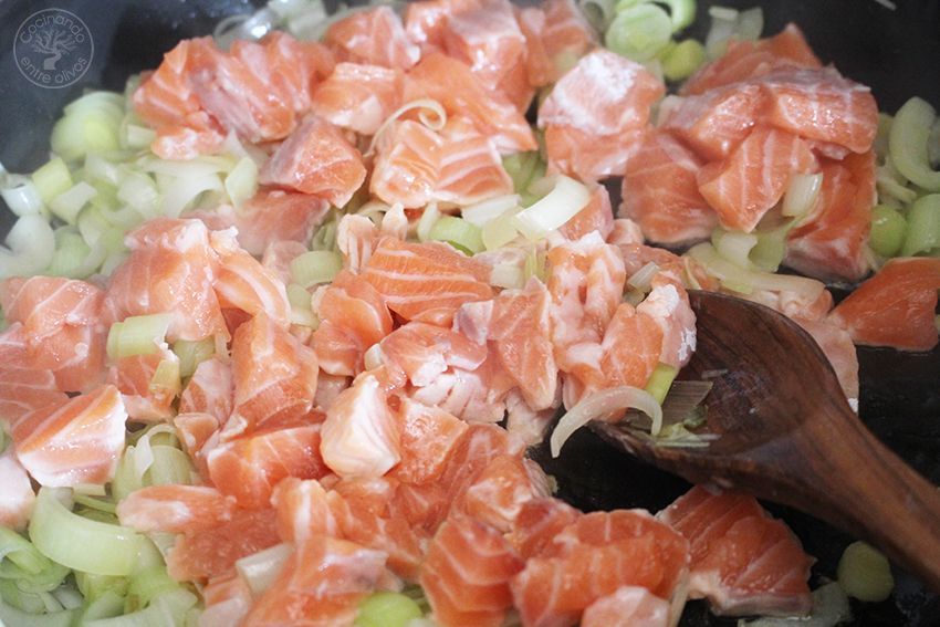 Huevos rellenos de salmon receta (1)