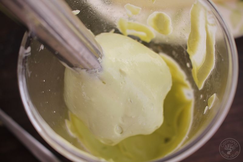 Esparragos blancos frescos con mayonesa de aguacate receta (19)