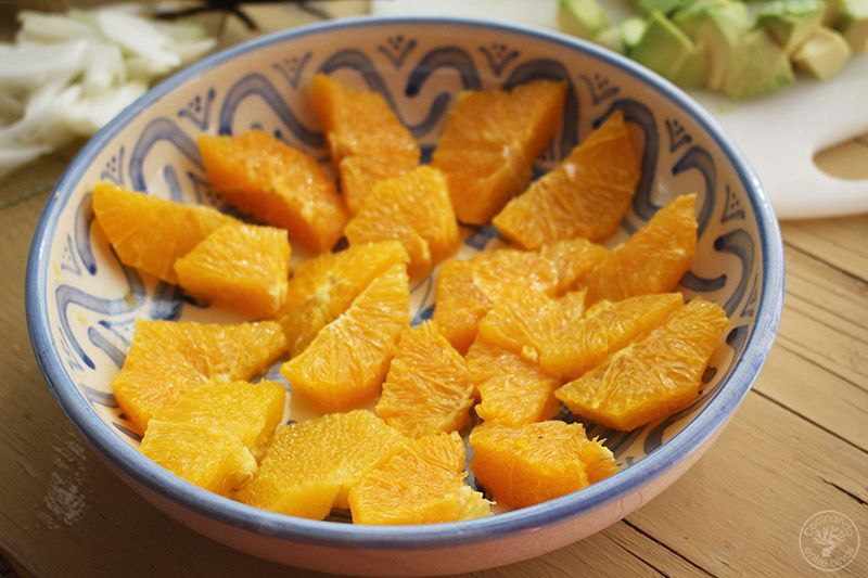 Ensalada de naranja, aguacate, atún y aceitunas receta (10)