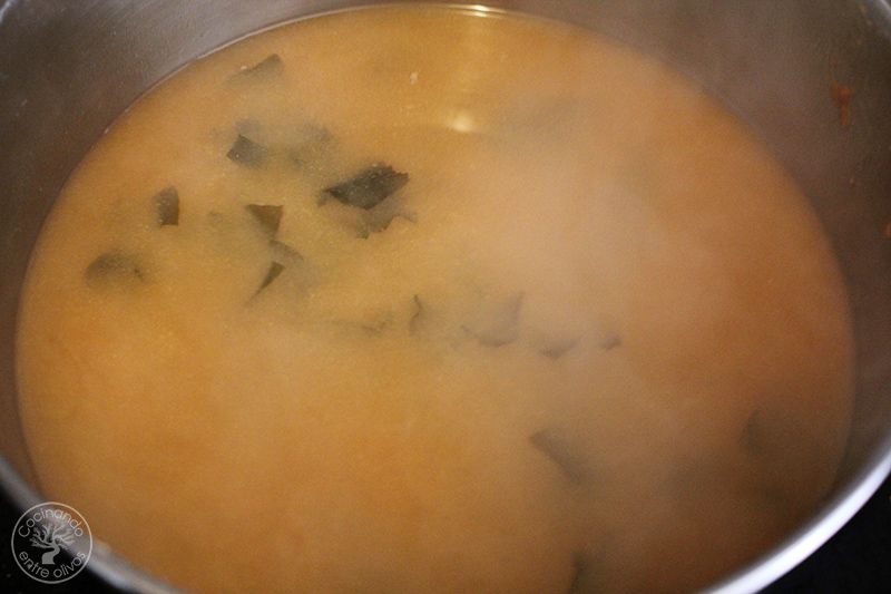 Sopa de miso con fideos udon receta www.cocinandoentreolivos.com (11)