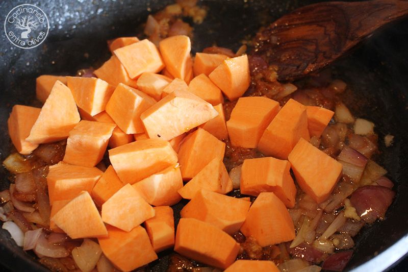 Curry vegetal con batatas y espinacas (12)