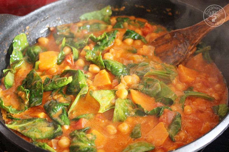 Curry vegetal con batatas y espinacas (19)