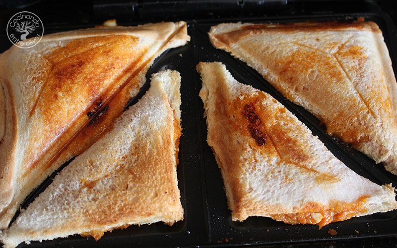 Empanadillas-de-pan-de-molde-en-sandwichera-(12)