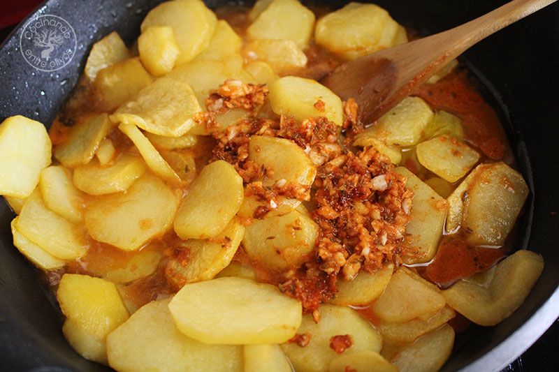 Patatas al ajillo pastor receta de Jaén