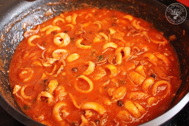 Calamares con tomate
