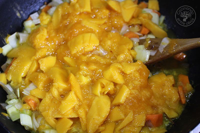 Curry de garbanzos con mango