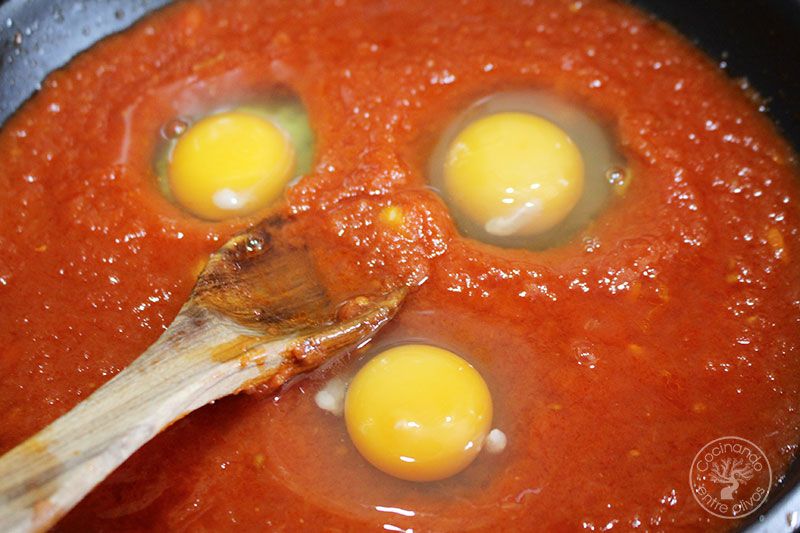 Receta de Tomate con huevos y jamón