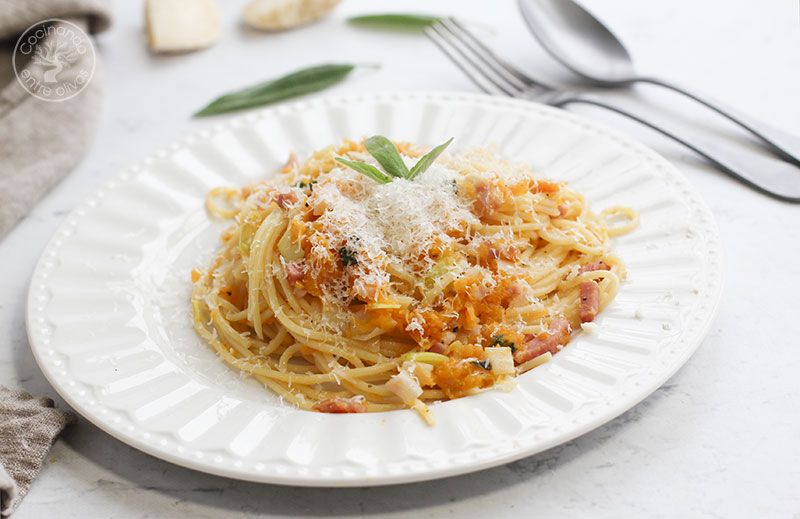 Espaguetis con calabaza y bacón