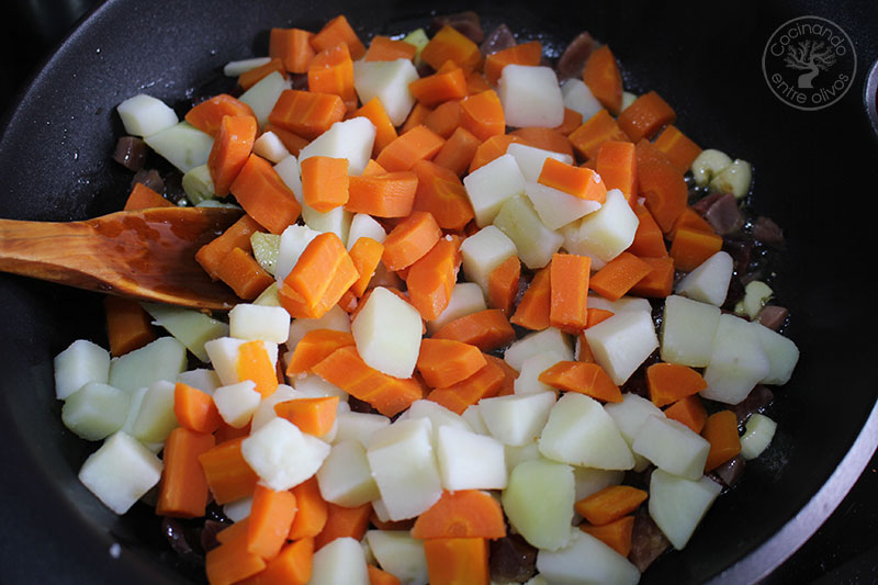 Acelgas con patatas y zanahorias