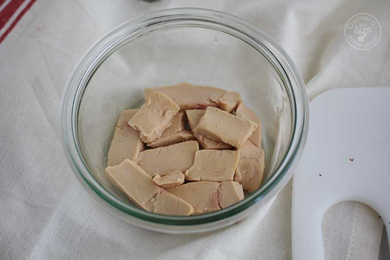 Foie gras con cerezas en tarro