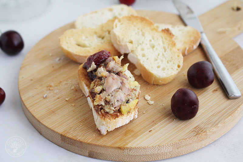 Foie gras con cerezas en tarro