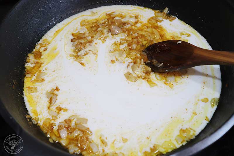 Mejillones Thai con curry rojo