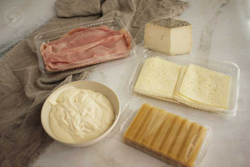 Canelones de jamón york y queso con mayonesa
