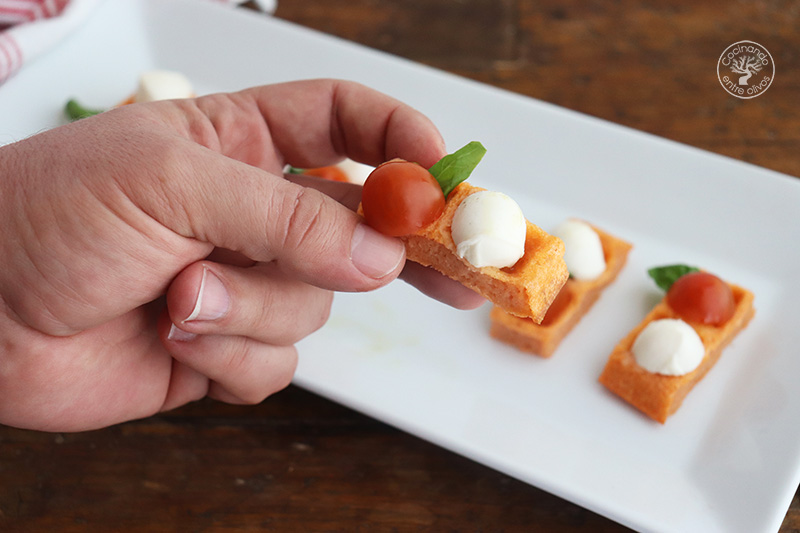Minigofres de tomate con queso