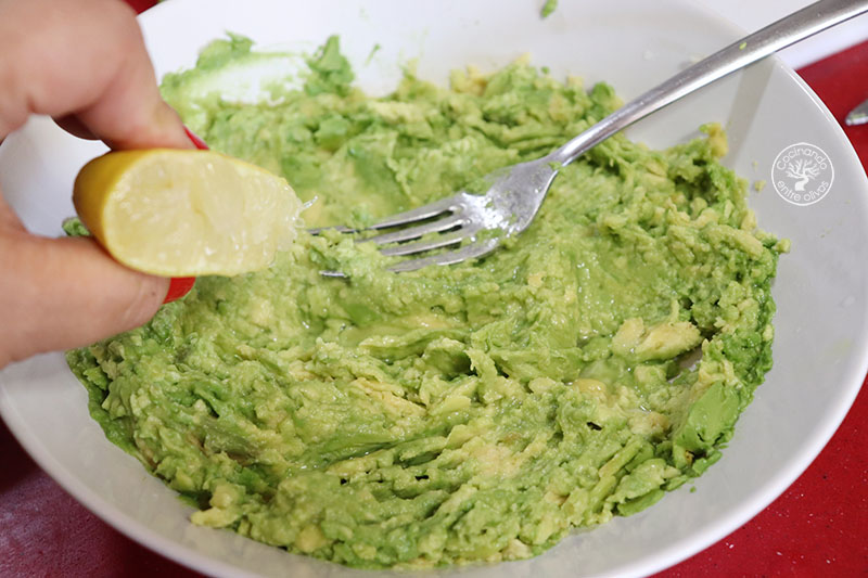 Burritos de Pollo Asado y Aguacate