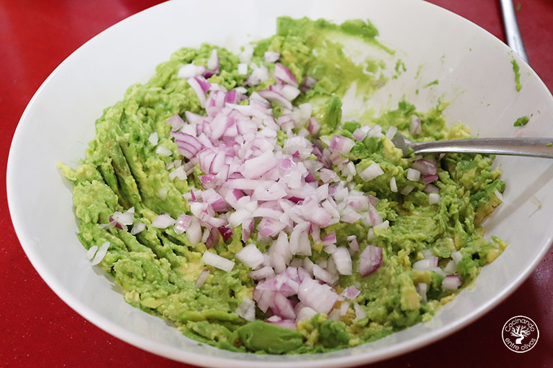 Burritos de Pollo Asado y Aguacate