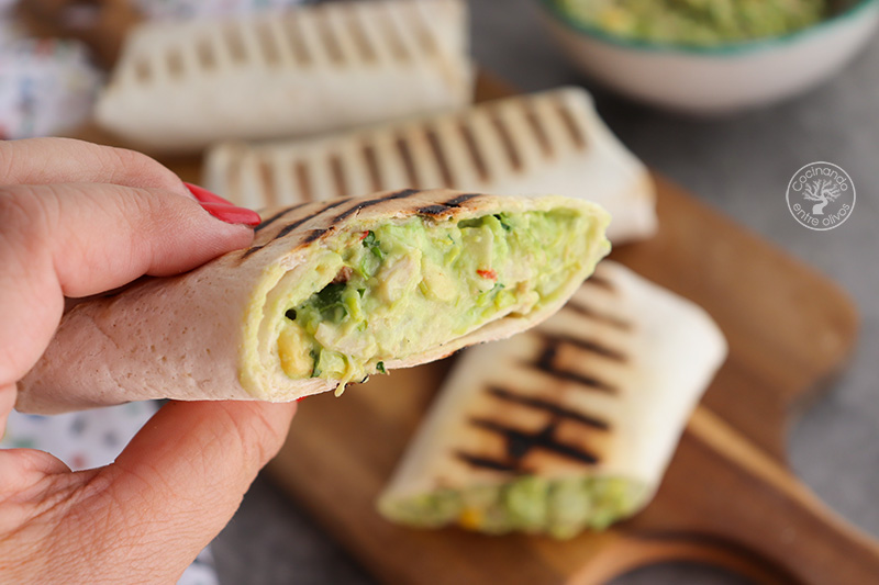 Burritos de Pollo Asado y Aguacate