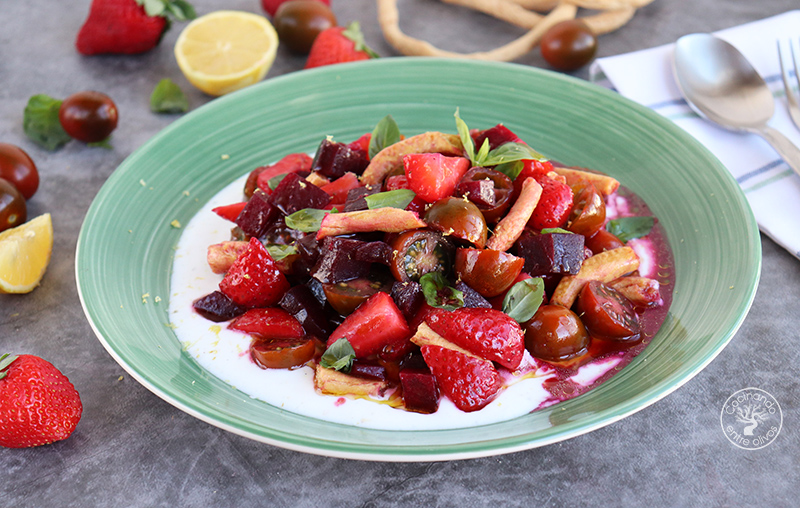 Ensalada de remolacha con fresas y tomate