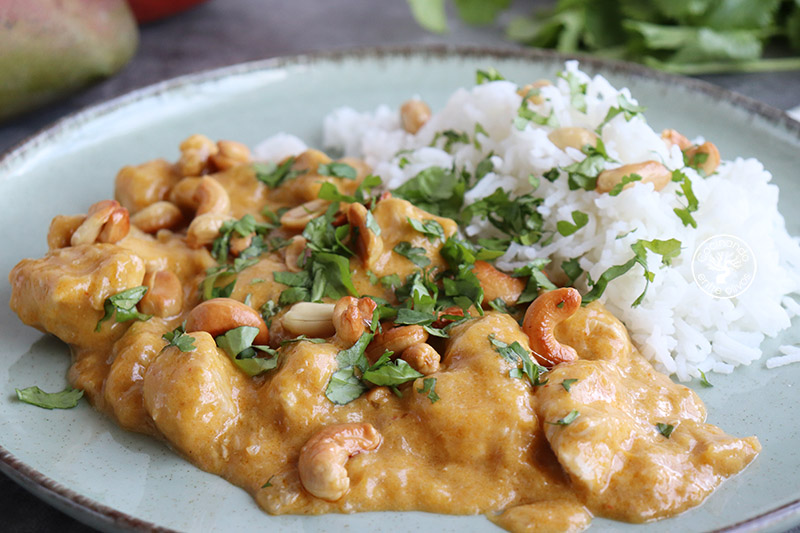 Pollo al curry rojo con mango