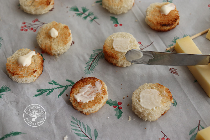 Velas navideñas de queso con fuet y cebollitas