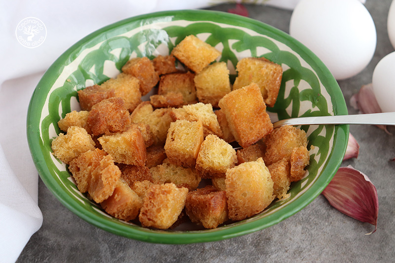 Sopa de huevo frito