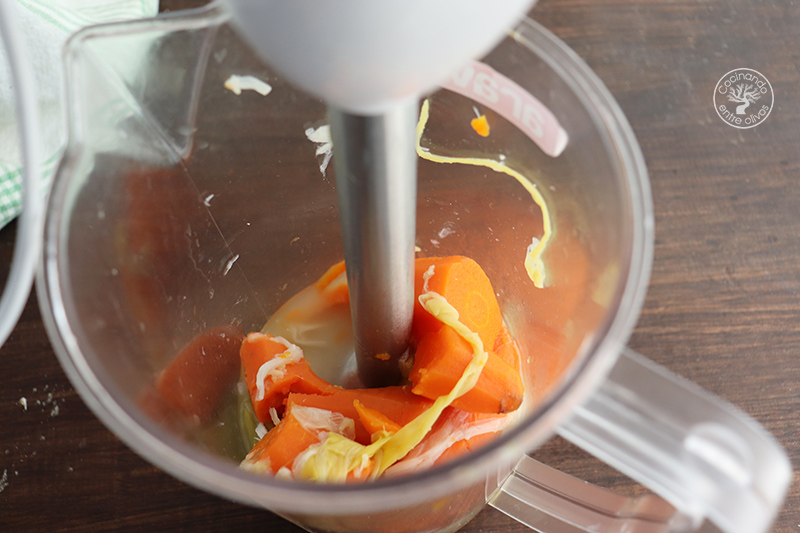 Sopa de garbanzos y fideos con pollo