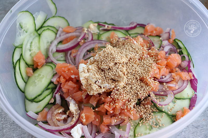 Ensalada viral de pepino y salmón