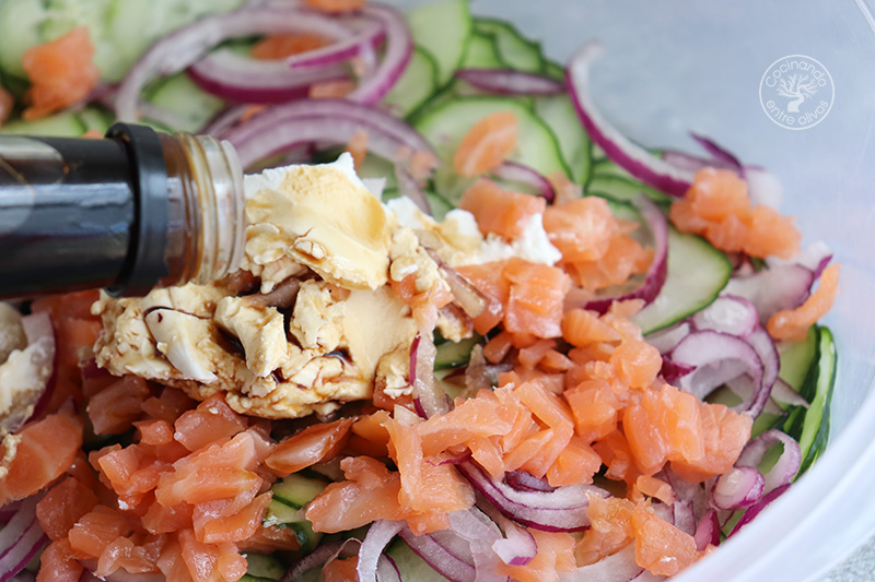 Ensalada viral de pepino y salmón